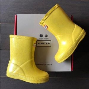 Excellent used Hunter rain boots in original box